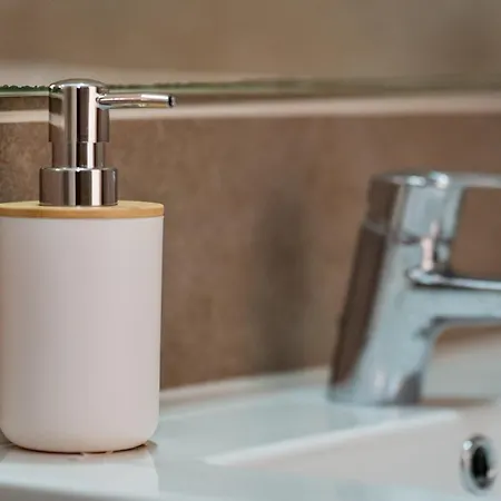 Modern With Ocean Views And Heated Pool In Malibu Park