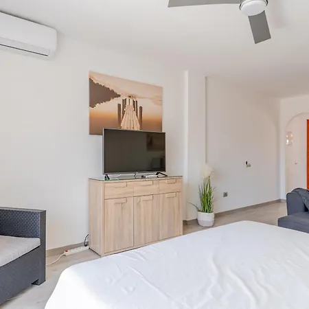 Modern With Ocean Views And Heated Pool In Malibu Park Apartment *