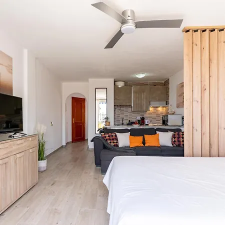 Apartment Modern With Ocean Views And Heated Pool In Malibu Park