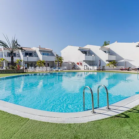 Modern With Ocean Views And Heated Pool In Malibu Park Apartment